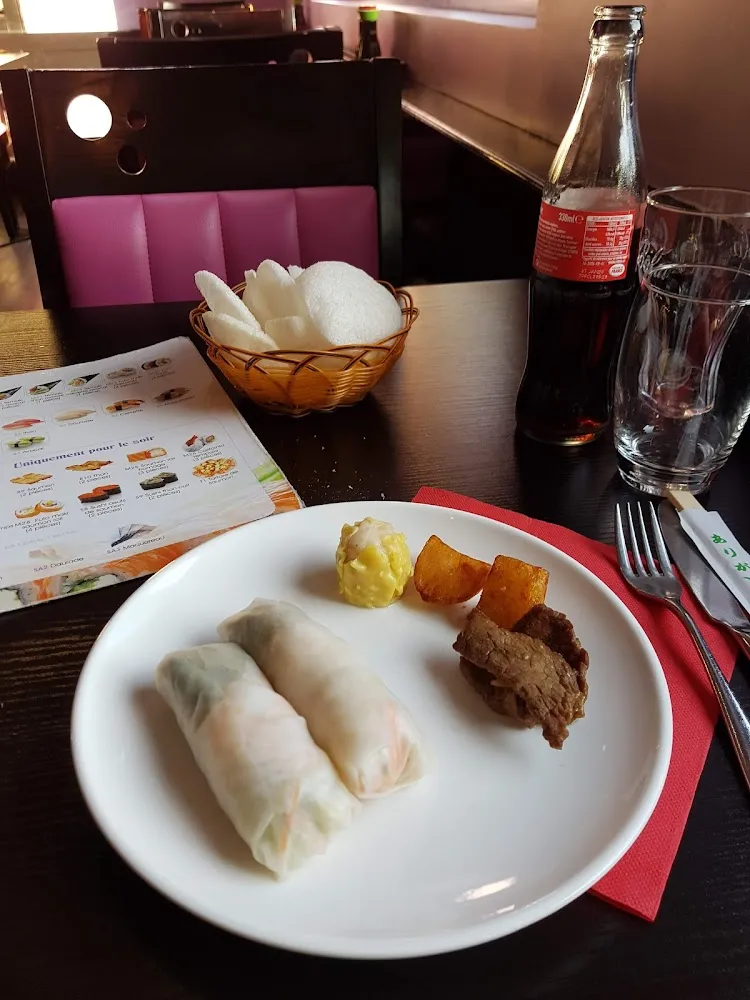 Rouleau de Printemps Pomme de Terre Sautées Au Légumes Beauf Aux Oignons Bouché Vapeur